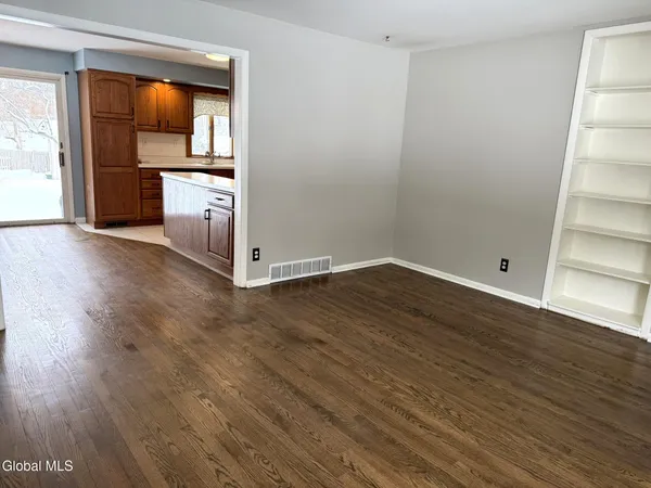 $2,500 | 10 Willey Street, Albany, NY 12203