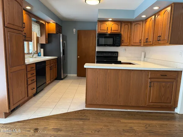 $2,500 | 10 Willey Street, Albany, NY 12203