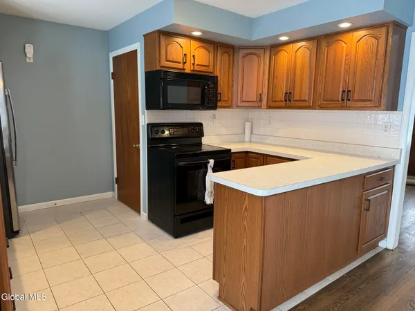 $2,500 | 10 Willey Street, Albany, NY 12203