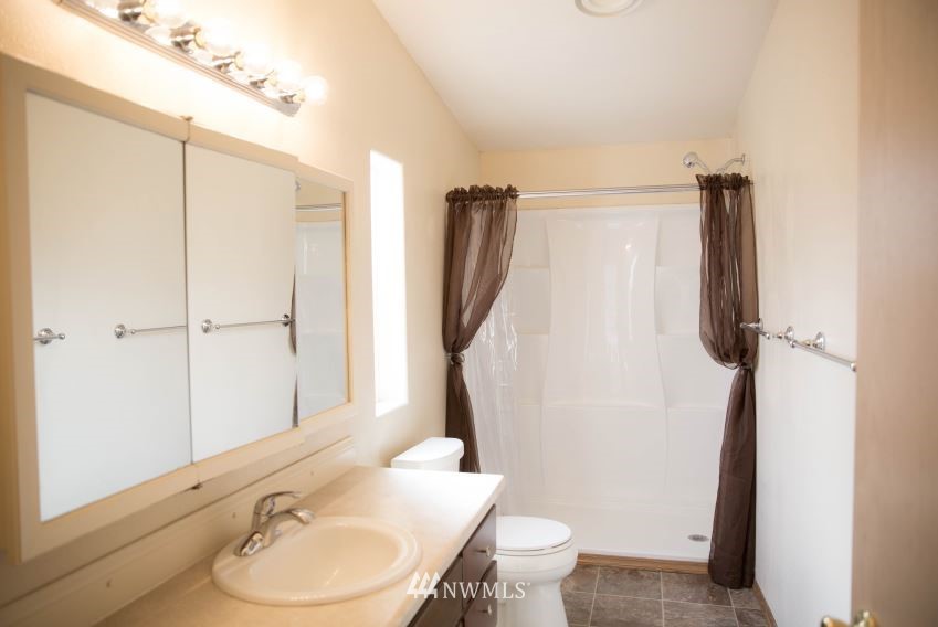 7546 Dick Road Northeast Moses Lake, WA 98837 - Photo 7 of 11 Gallery Image 7