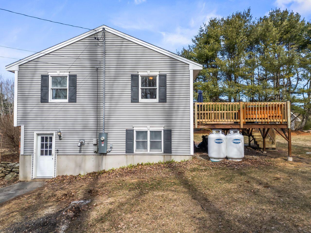 27 Oak Ridge Drive Standish, ME 04084 - Photo 5 of 44 ahIOv6gw