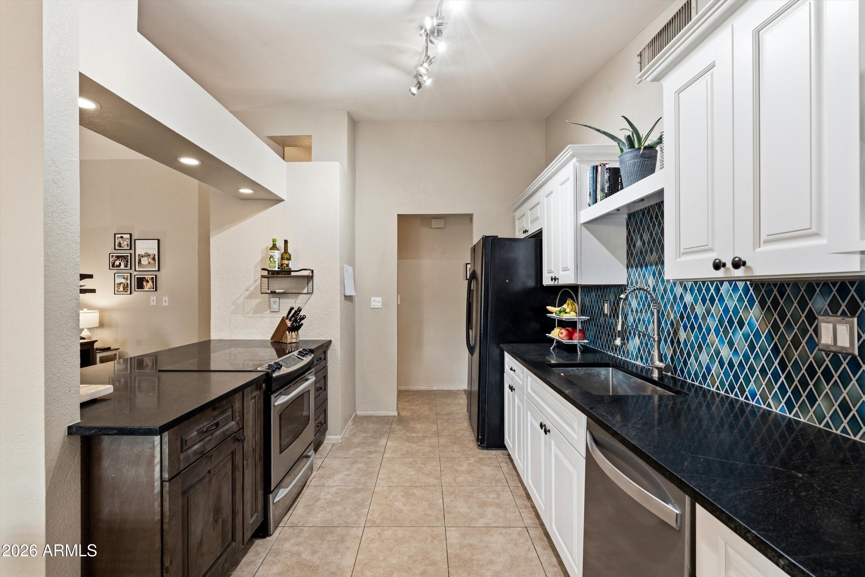 3133 East John Cabot Road Phoenix, AZ 85032 - Photo 12 of 30 13-Kitchen