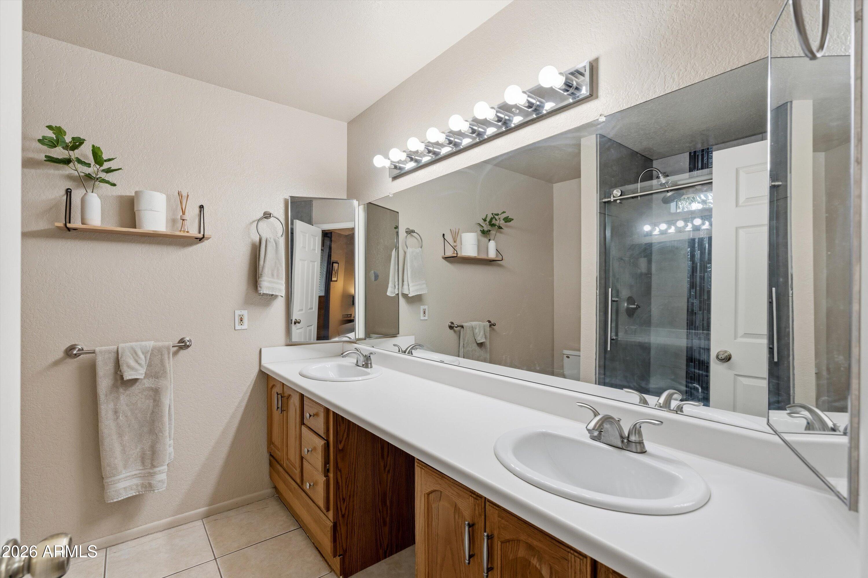 3133 East John Cabot Road Phoenix, AZ 85032 - Photo 17 of 30 19-Primary Bathroom