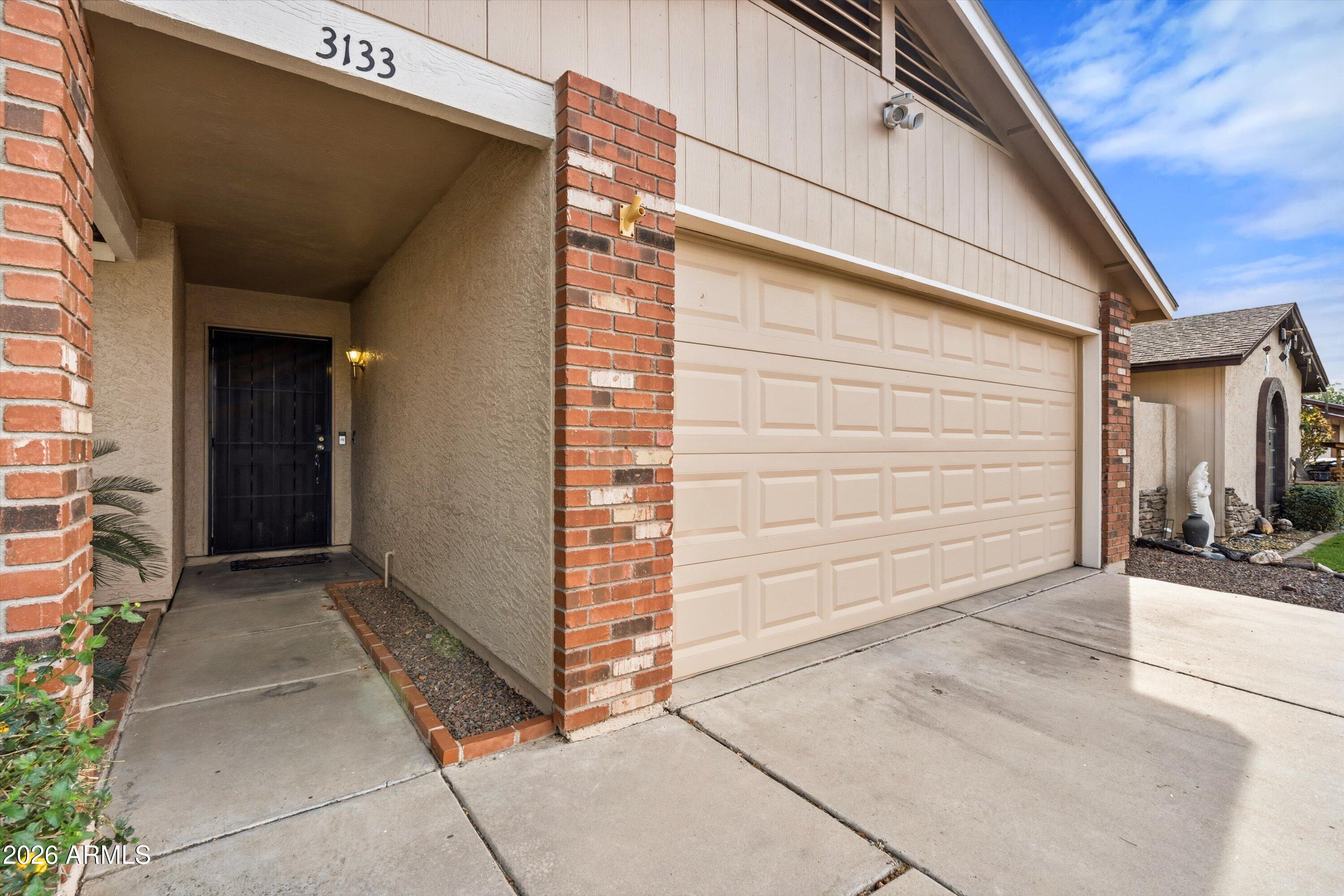 3133 East John Cabot Road Phoenix, AZ 85032 - Photo 23 of 30 05-Entry Walkway