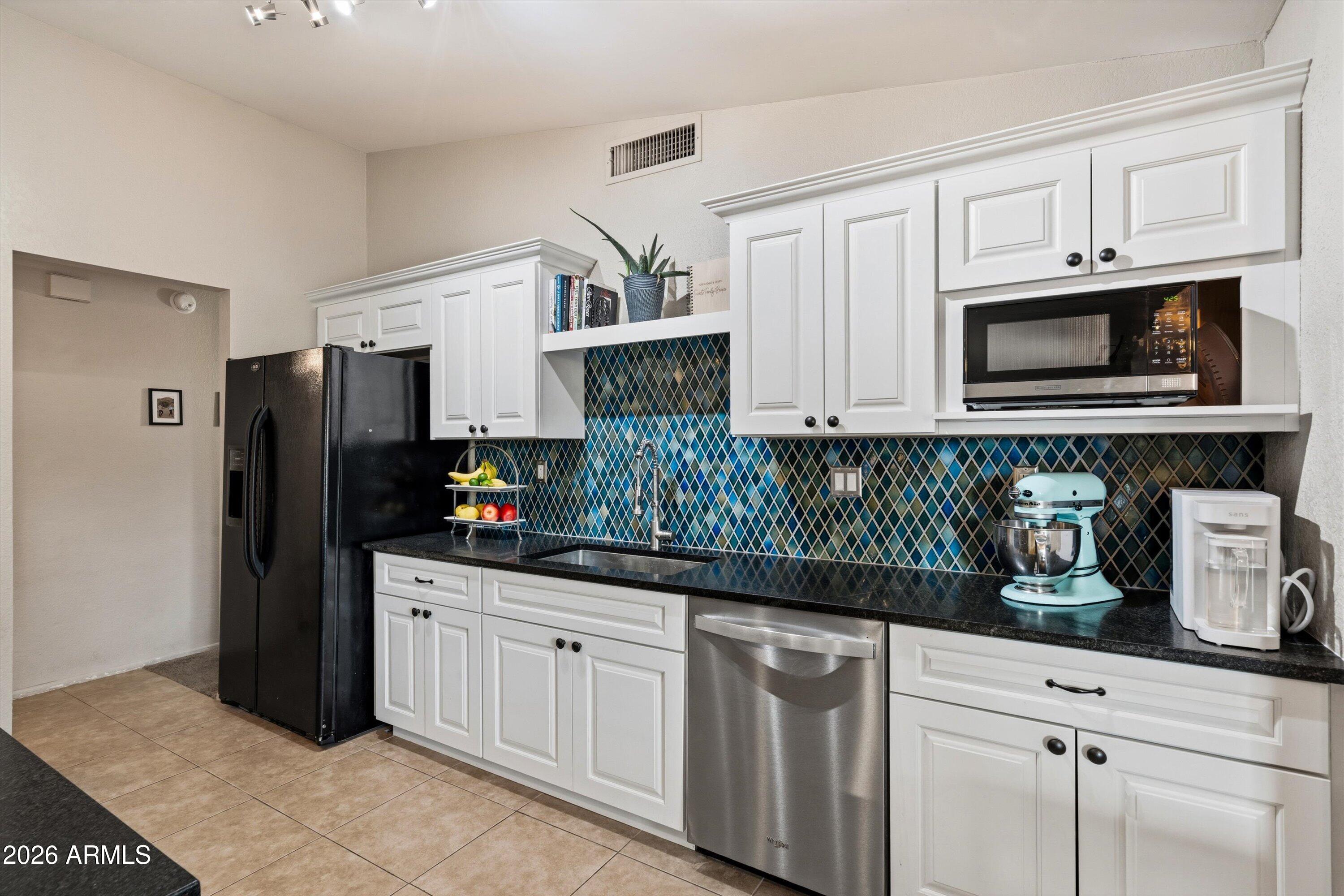 3133 East John Cabot Road Phoenix, AZ 85032 - Photo 9 of 30 15-Kitchen