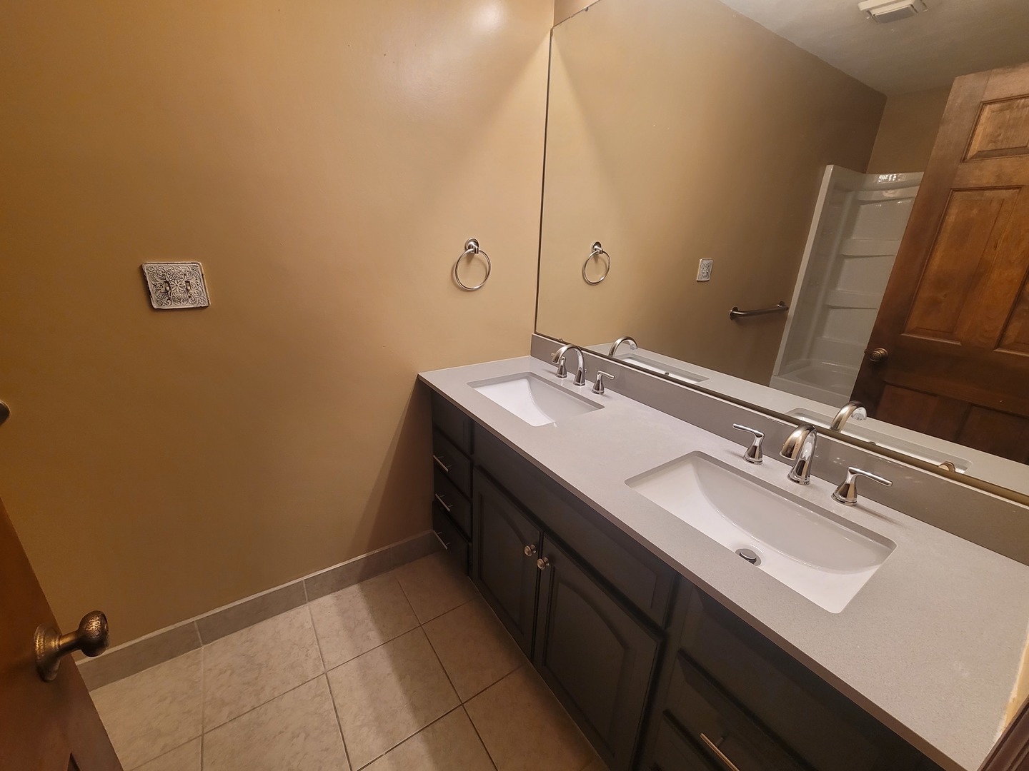 524 North 34th Street Mount Vernon, IL 62864 - Photo 11 of 34 a bathroom with a sink and a mirror