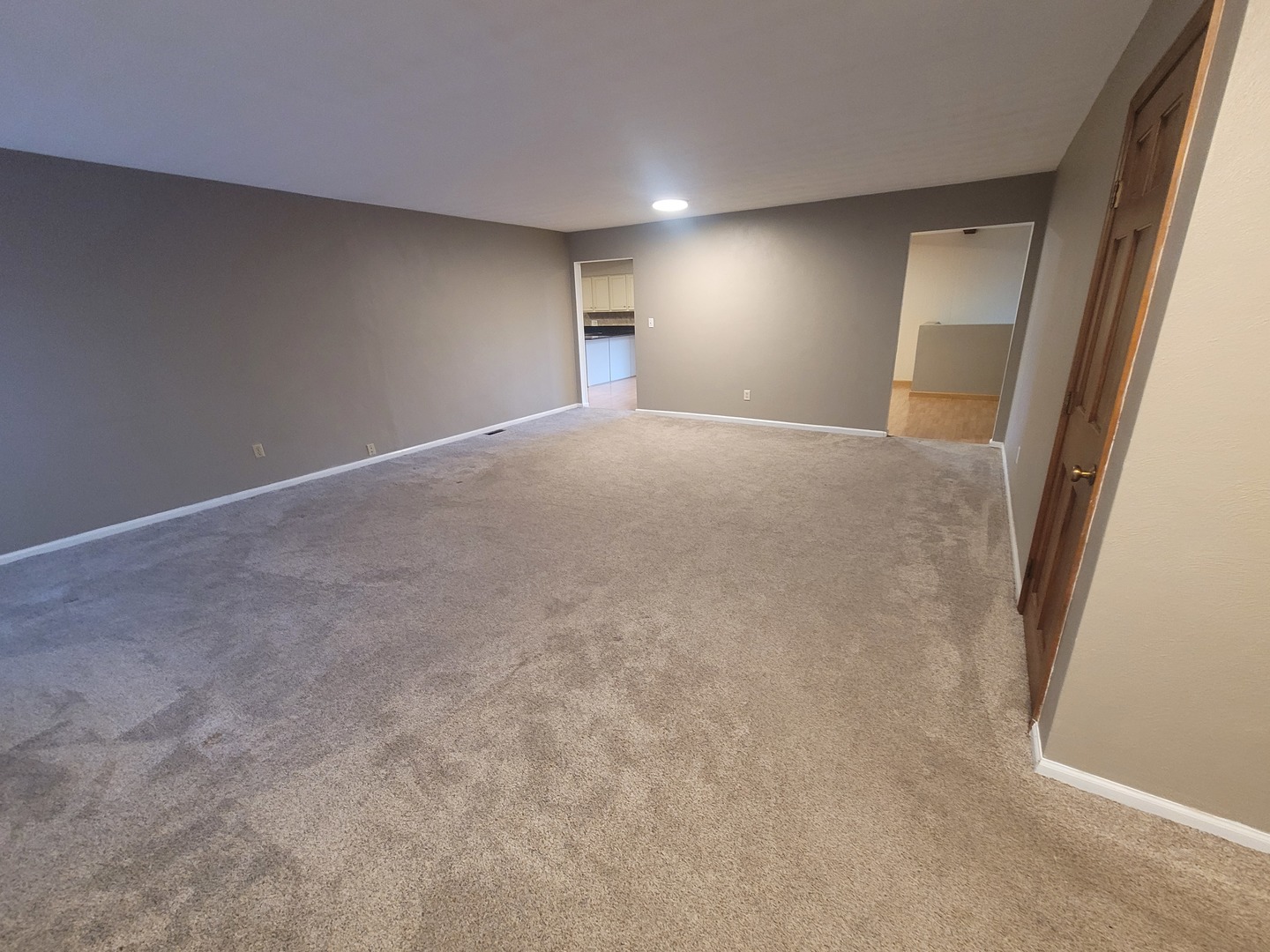524 North 34th Street Mount Vernon, IL 62864 - Photo 8 of 34 an empty room with a natural light