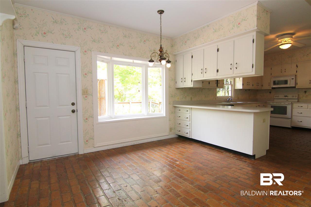 7147 Chapman Street Fairhope, AL 36532 - Photo 13 of 48 Breakfast Area