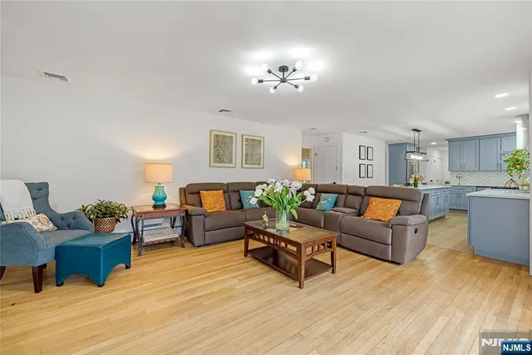 $1,399,999 | 68 Burnwood Lane, Upper Saddle River, NJ 07458
