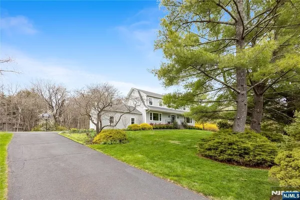 $1,399,999 | 68 Burnwood Lane, Upper Saddle River, NJ 07458