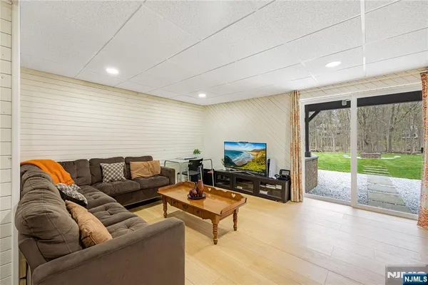 $1,399,999 | 68 Burnwood Lane, Upper Saddle River, NJ 07458