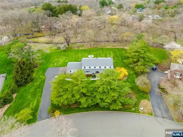 $1,399,999 | 68 Burnwood Lane, Upper Saddle River, NJ 07458