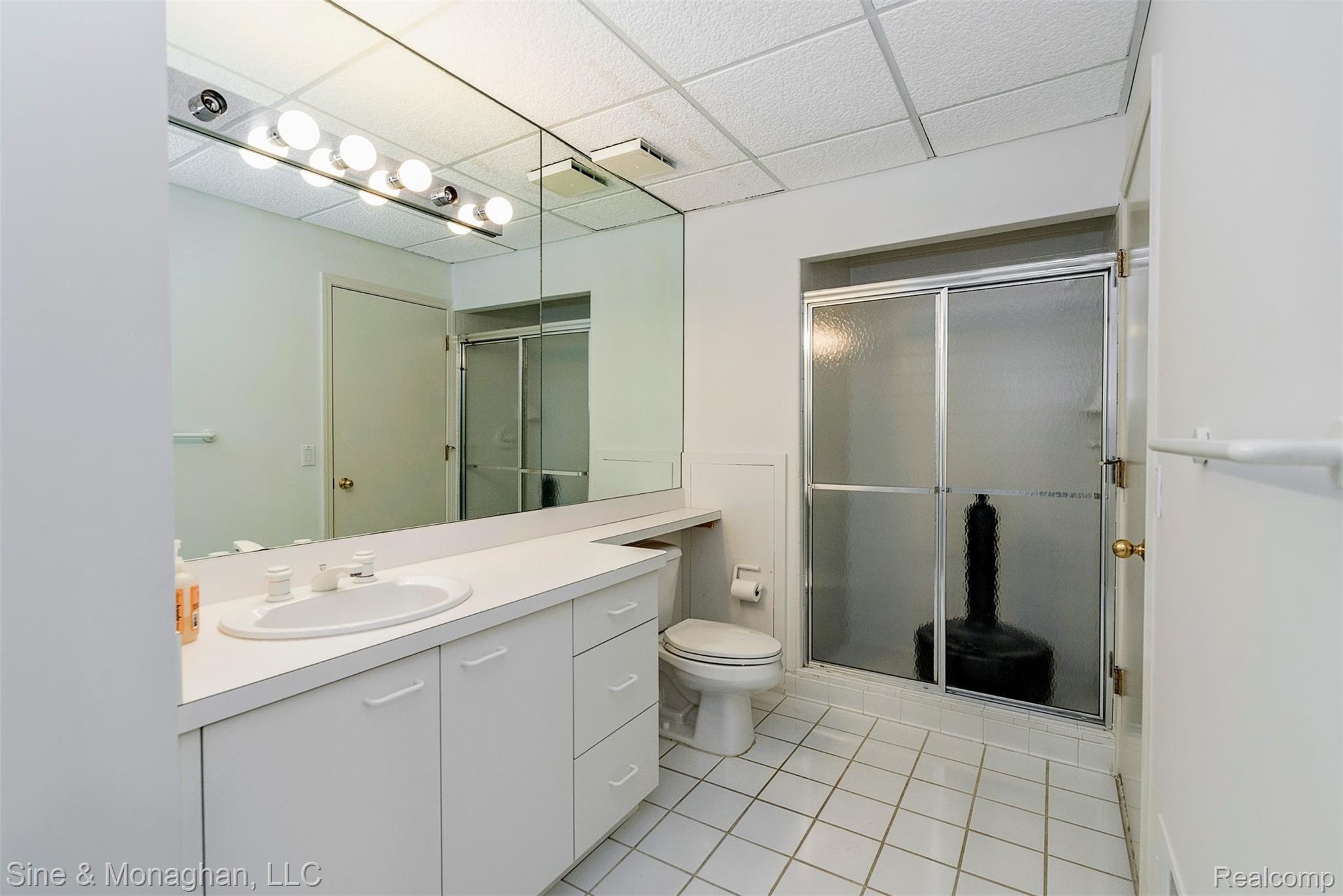 855 Rivenoak Street Birmingham, MI 48009 - Photo 48 of 55 DSC_6798.jpg