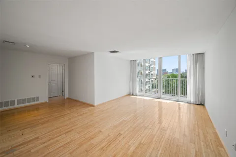 $150,000 | 3600 Montrose Boulevard, Unit 405, Houston, TX 77006