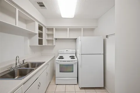 $150,000 | 3600 Montrose Boulevard, Unit 405, Houston, TX 77006
