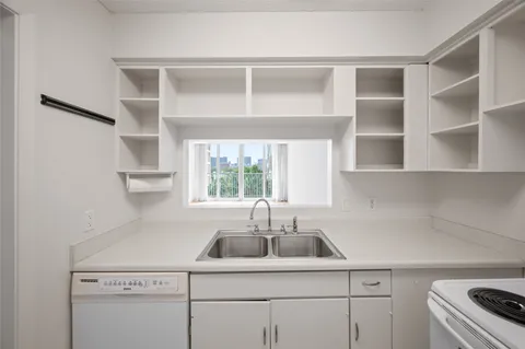 $150,000 | 3600 Montrose Boulevard, Unit 405, Houston, TX 77006