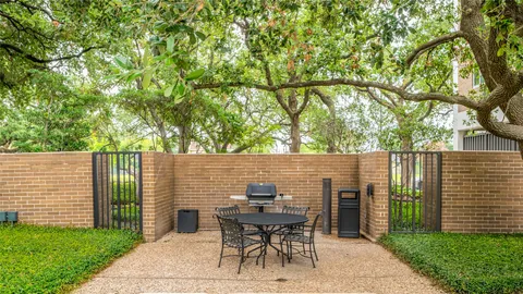 $150,000 | 3600 Montrose Boulevard, Unit 405, Houston, TX 77006