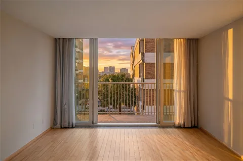 $150,000 | 3600 Montrose Boulevard, Unit 405, Houston, TX 77006