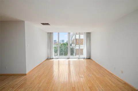 $150,000 | 3600 Montrose Boulevard, Unit 405, Houston, TX 77006