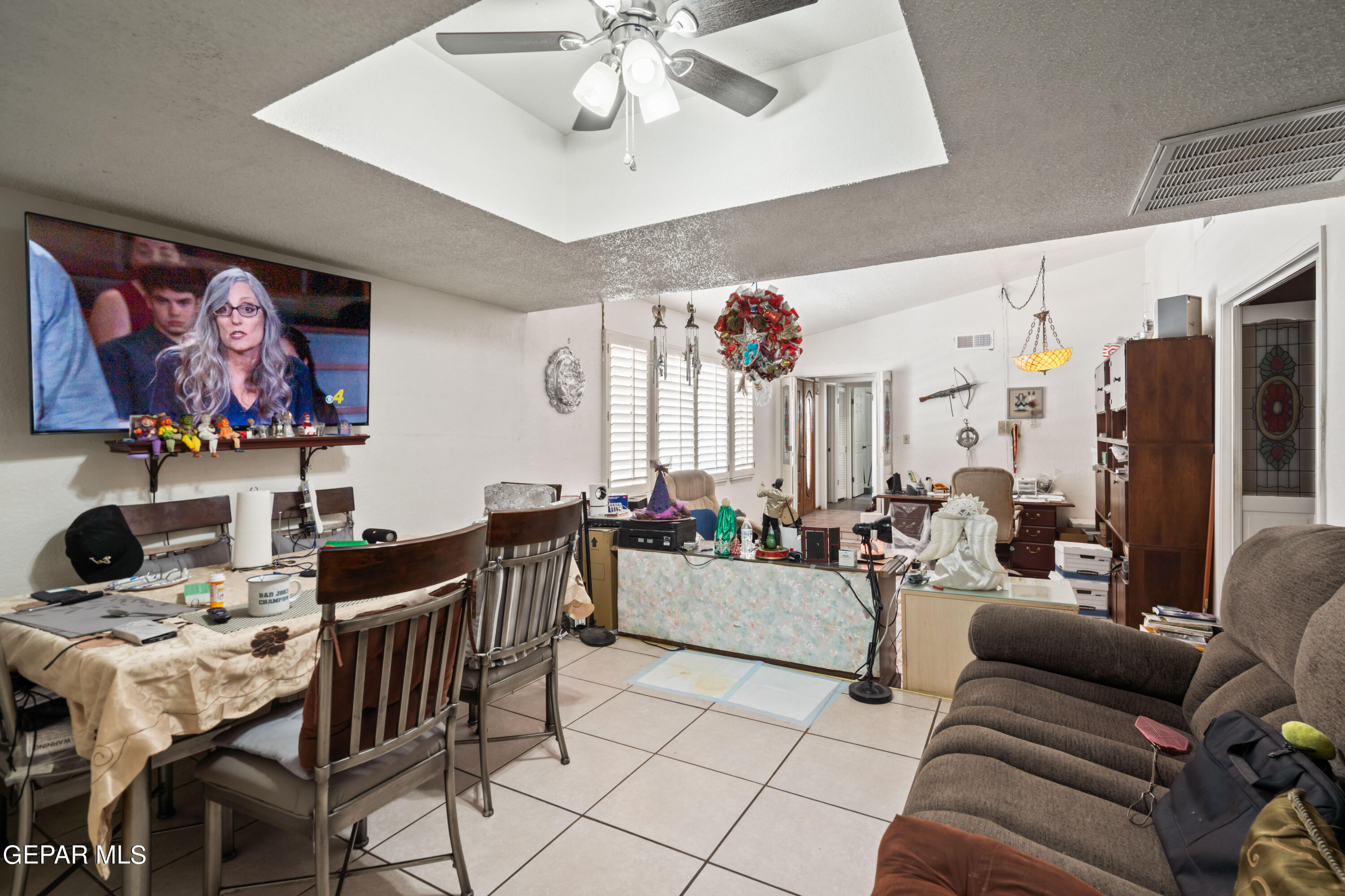 7828 Caliche Drive El Paso, TX 79915 - Photo 6 of 34 a living room with furniture and a large window