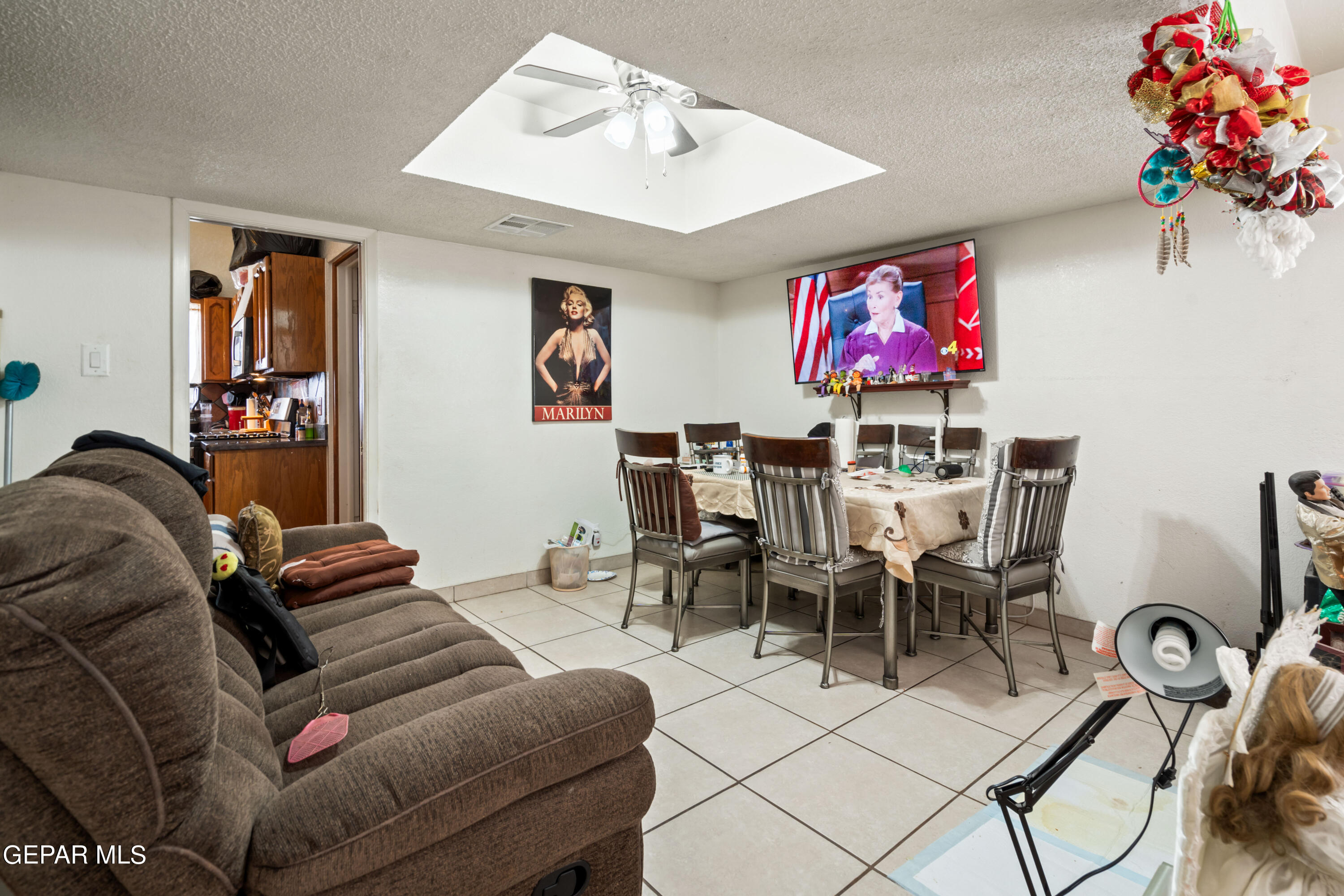 7828 Caliche Drive El Paso, TX 79915 - Photo 7 of 34 a living room with furniture and flowers