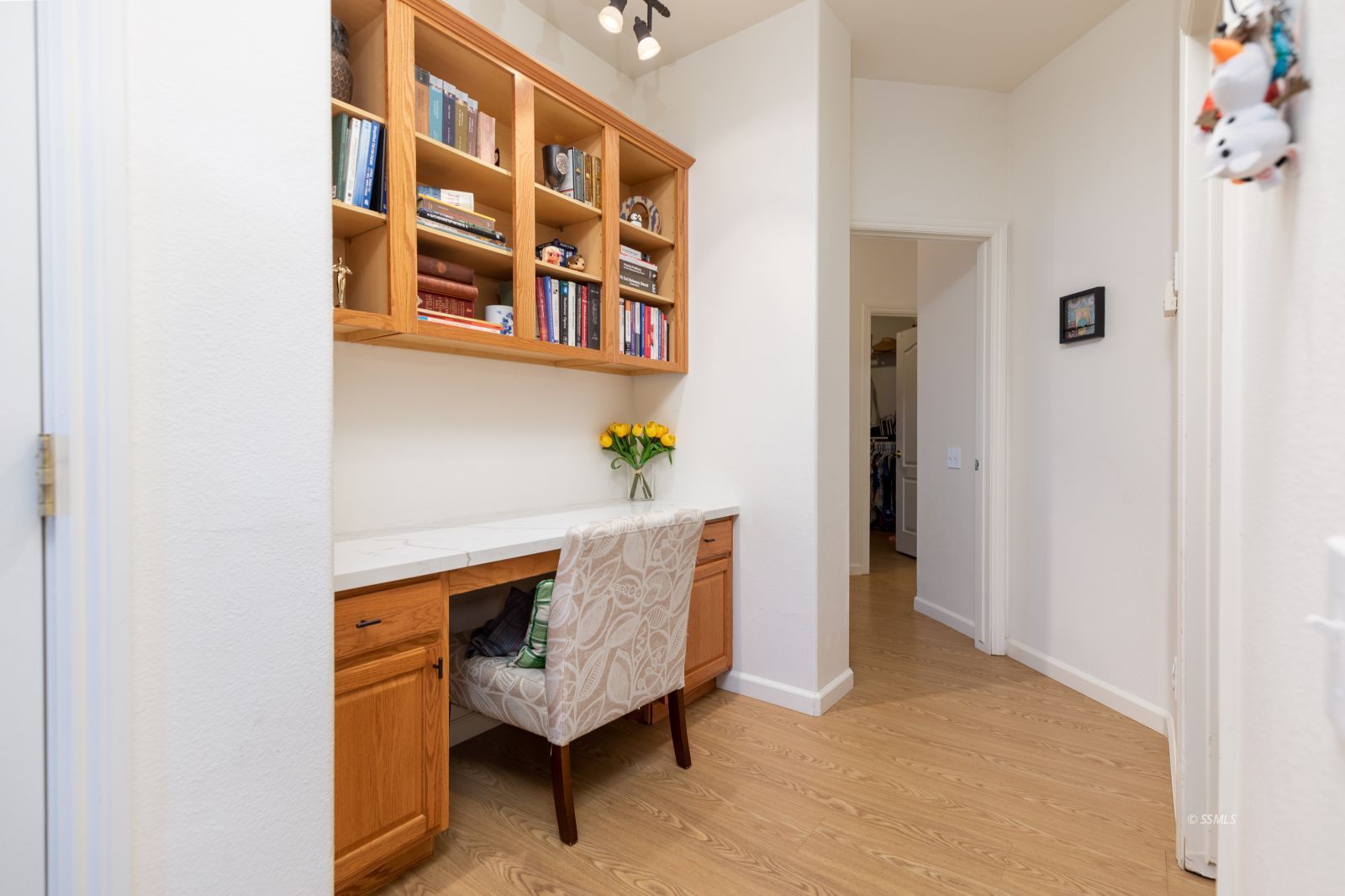 718 Pinon Court Ridgecrest, CA 93555 - Photo 18 of 41 a view of an entryway with furniture
