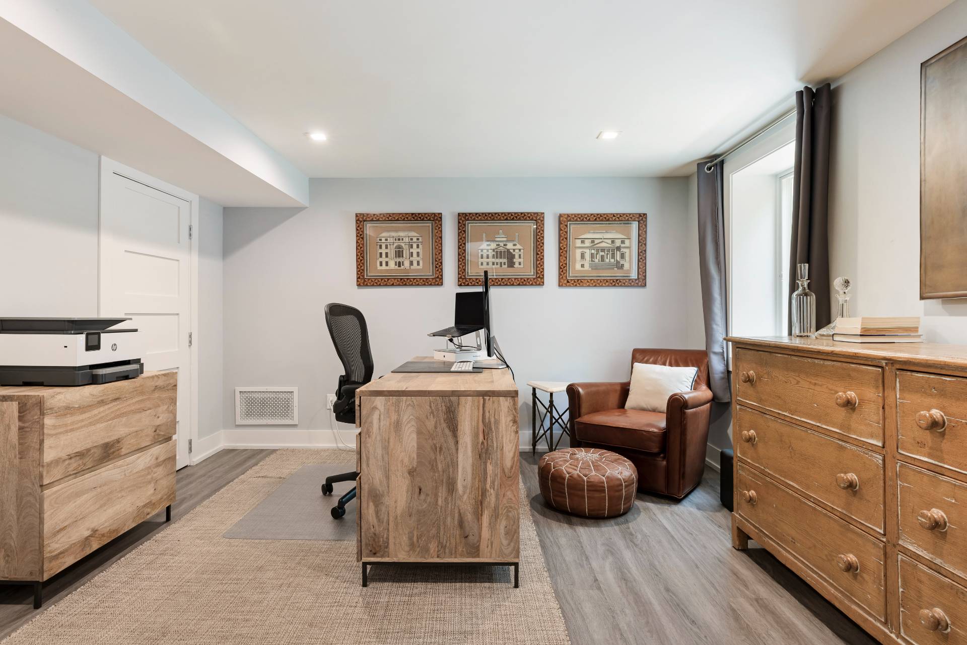 27 Landfall Road East Hampton, NY 11937 - Photo 17 of 24 a room with furniture and a window