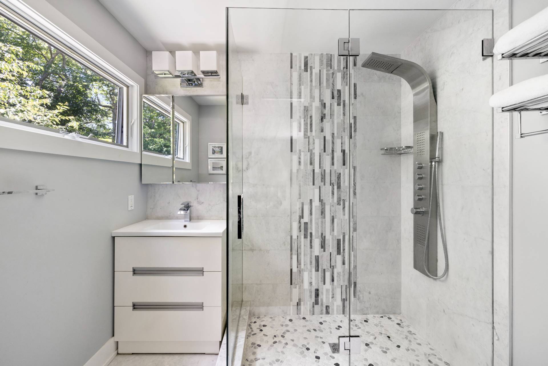27 Landfall Road East Hampton, NY 11937 - Photo 10 of 24 a bathroom with a shower sink and mirror