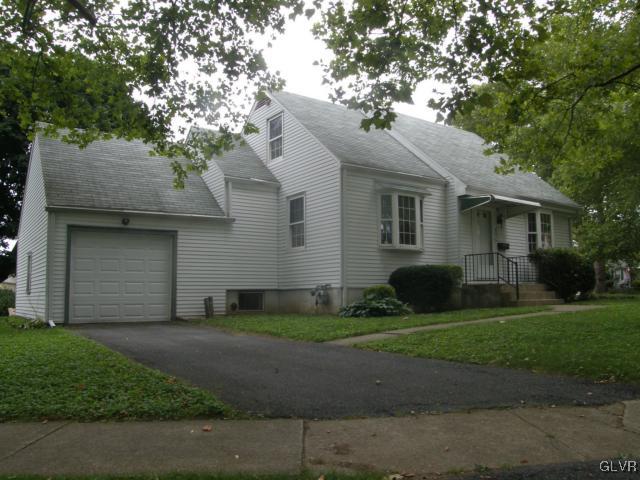 827 Magnolia Road Hellertown, PA 18055 - Photo 3 of 7 Gallery Image 3
