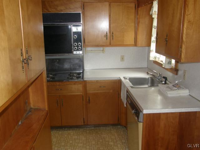 827 Magnolia Road Hellertown, PA 18055 - Photo 5 of 7 Gallery Image 5