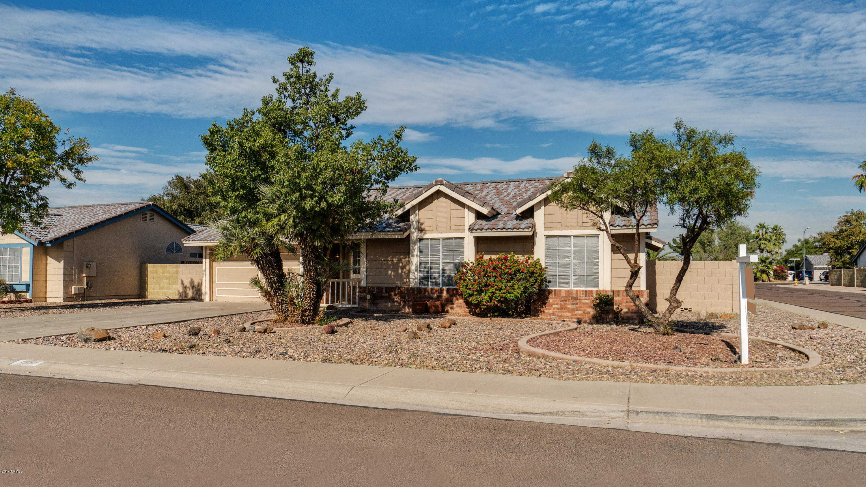 7932 West Wethersfield Road Peoria, AZ 85381 - Photo 3 of 43 7932 W Wethersfield-2