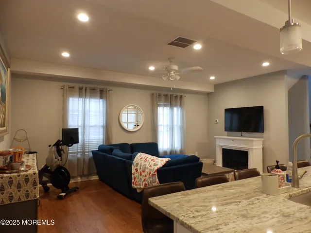 $1,900 | 159 West Bay Way, Lavallette, NJ 08735