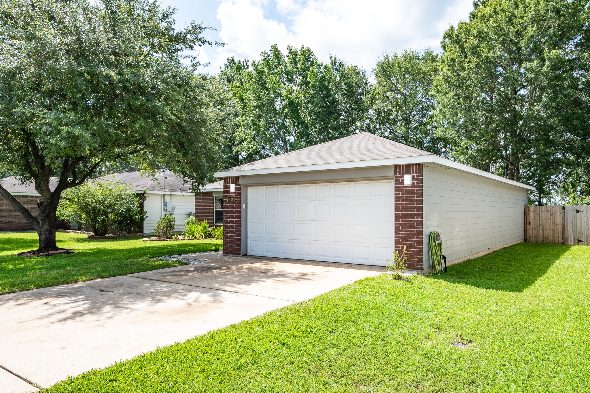16392 Many Trees Lane Conroe, TX 77302 - Photo 3 of 33 Plenty of room