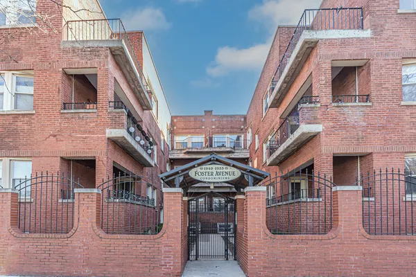 $345,000 | 1951 West Foster Avenue, Unit 2ME, Chicago, IL 60640
