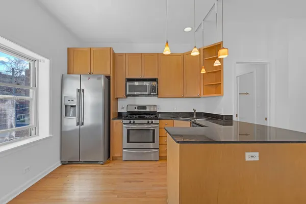 $345,000 | 1951 West Foster Avenue, Unit 2ME, Chicago, IL 60640