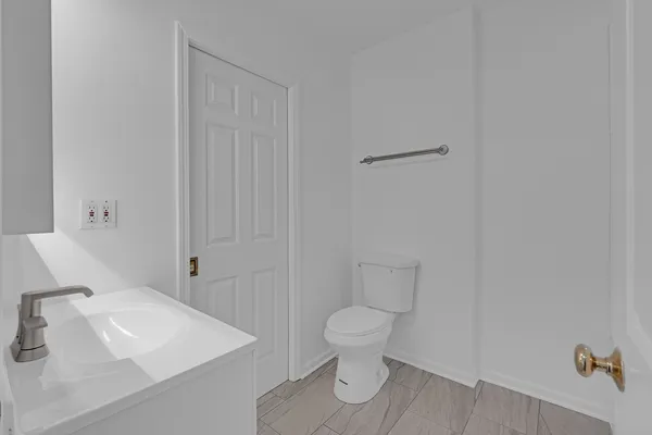 $345,000 | 1951 West Foster Avenue, Unit 2ME, Chicago, IL 60640