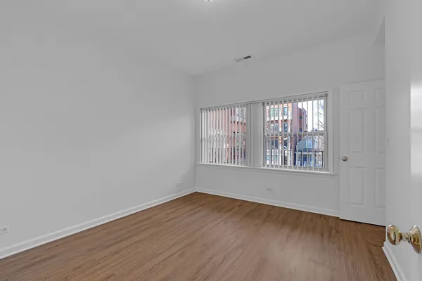 $345,000 | 1951 West Foster Avenue, Unit 2ME, Chicago, IL 60640
