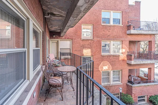 $345,000 | 1951 West Foster Avenue, Unit 2ME, Chicago, IL 60640