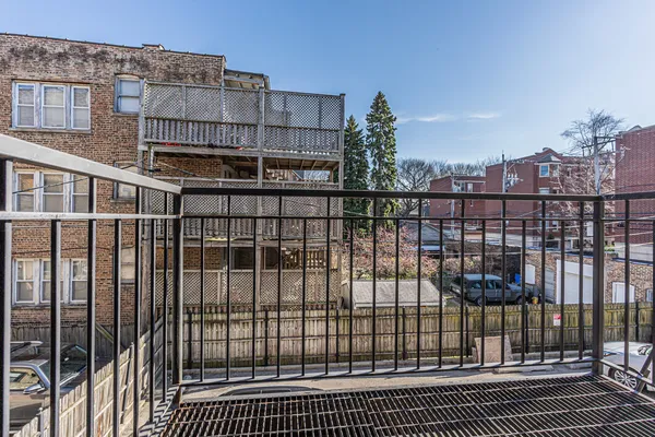 $345,000 | 1951 West Foster Avenue, Unit 2ME, Chicago, IL 60640