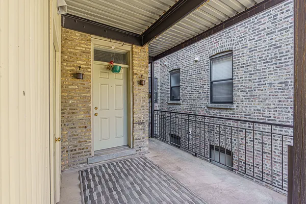 $345,000 | 1951 West Foster Avenue, Unit 2ME, Chicago, IL 60640