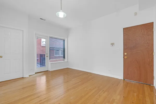 $345,000 | 1951 West Foster Avenue, Unit 2ME, Chicago, IL 60640