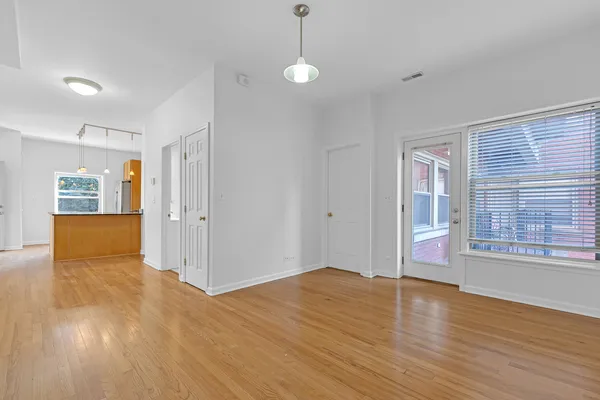 $345,000 | 1951 West Foster Avenue, Unit 2ME, Chicago, IL 60640