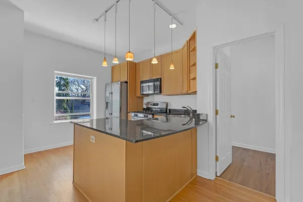 $345,000 | 1951 West Foster Avenue, Unit 2ME, Chicago, IL 60640