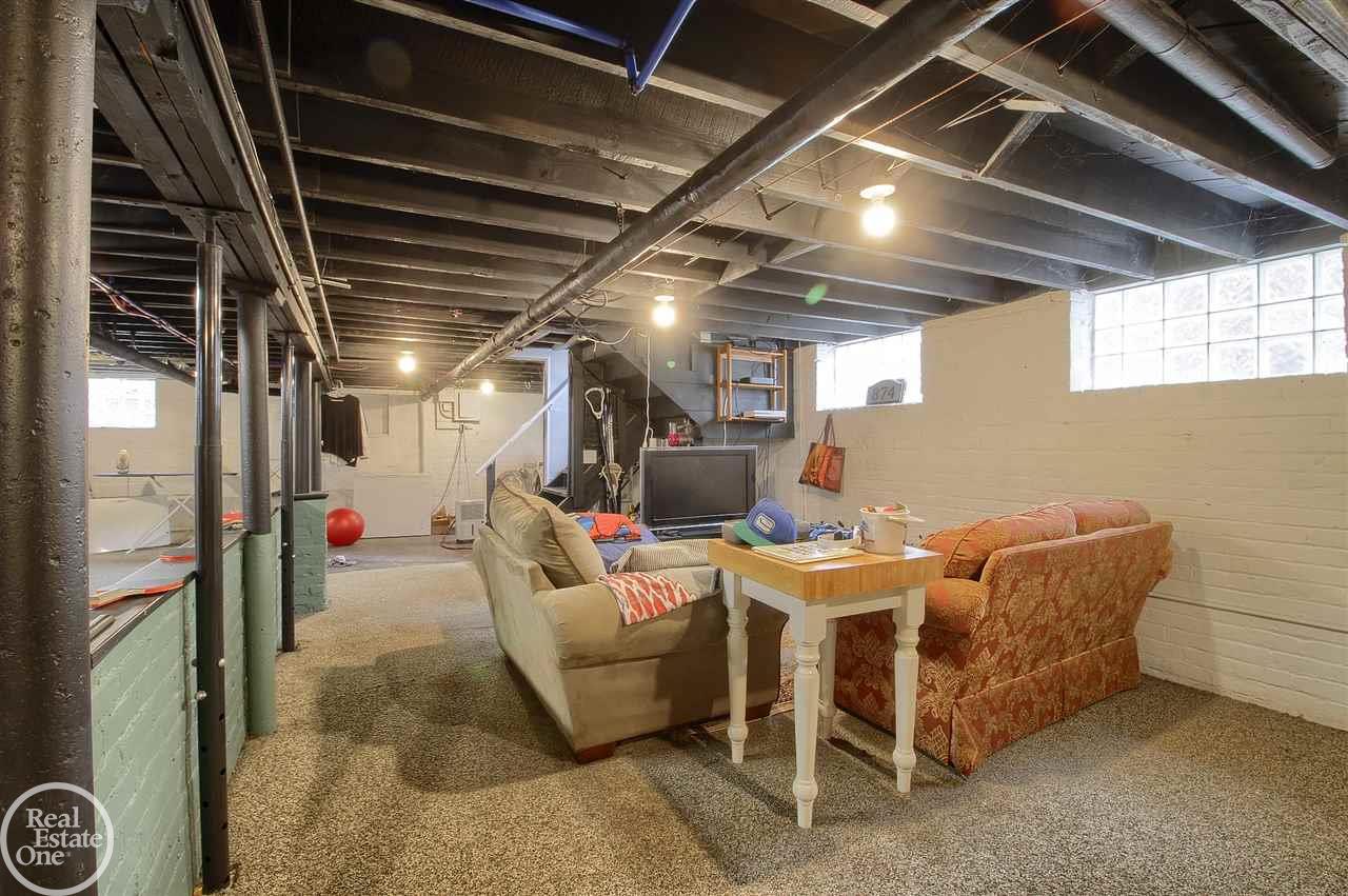 874 Barrington Road Grosse Pointe, MI 48230 - Photo 24 of 30 31378785-23.JPG
