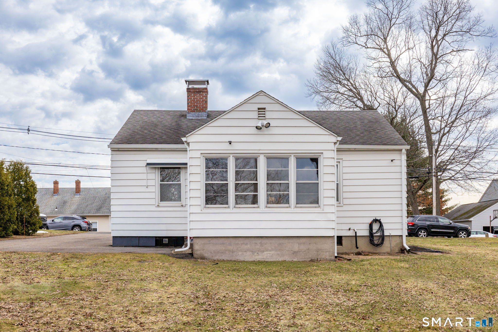 80 West Street Windsor Locks, CT 06096 - Photo 32 of 38 a front view of a house with a yard