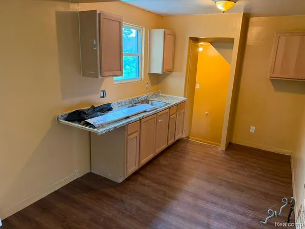 $1,300 | 7323 Mettetal Street, Detroit, MI 48228