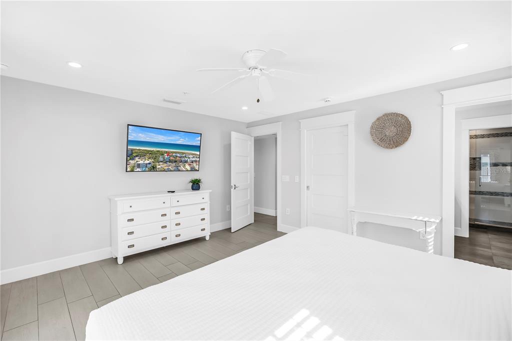 316 Beach Road Sarasota, FL 34242 - Photo 23 of 98 a bedroom with a bed and a cabinets