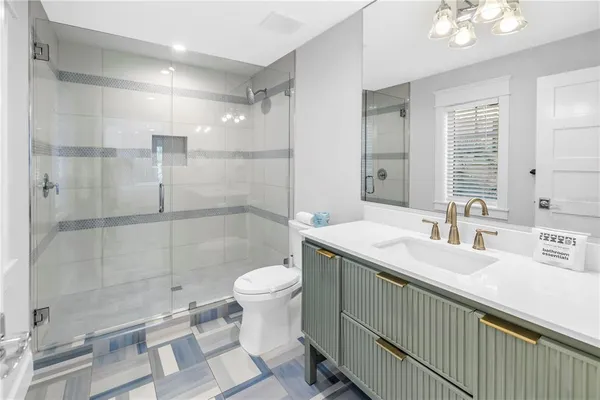 a bathroom with double vanity and a mirror