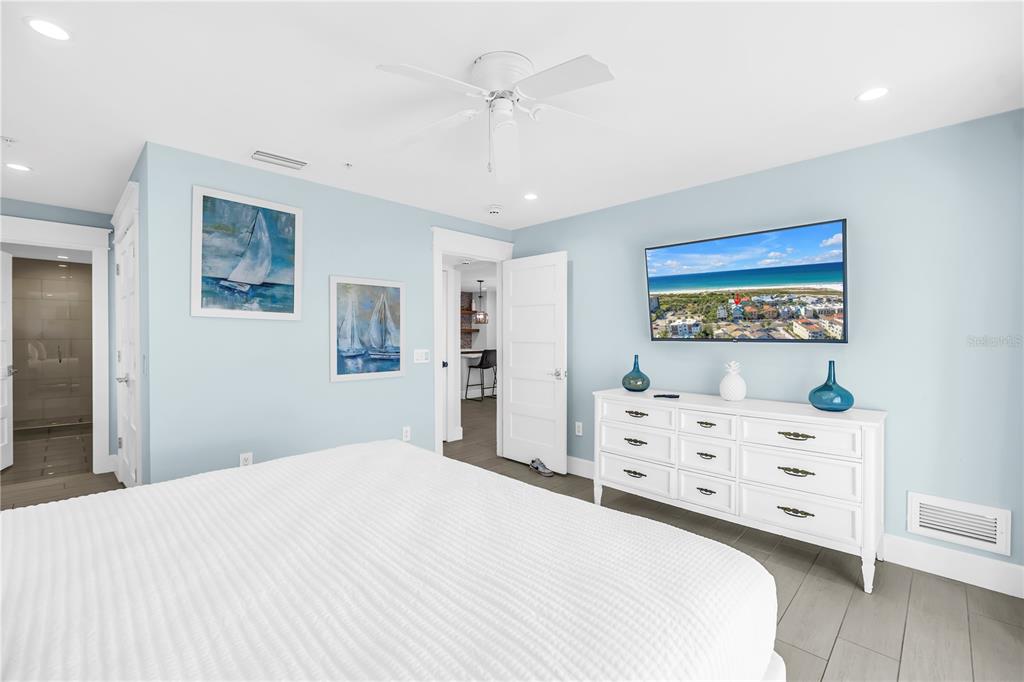 316 Beach Road Sarasota, FL 34242 - Photo 37 of 98 a bedroom with a bed and a dresser