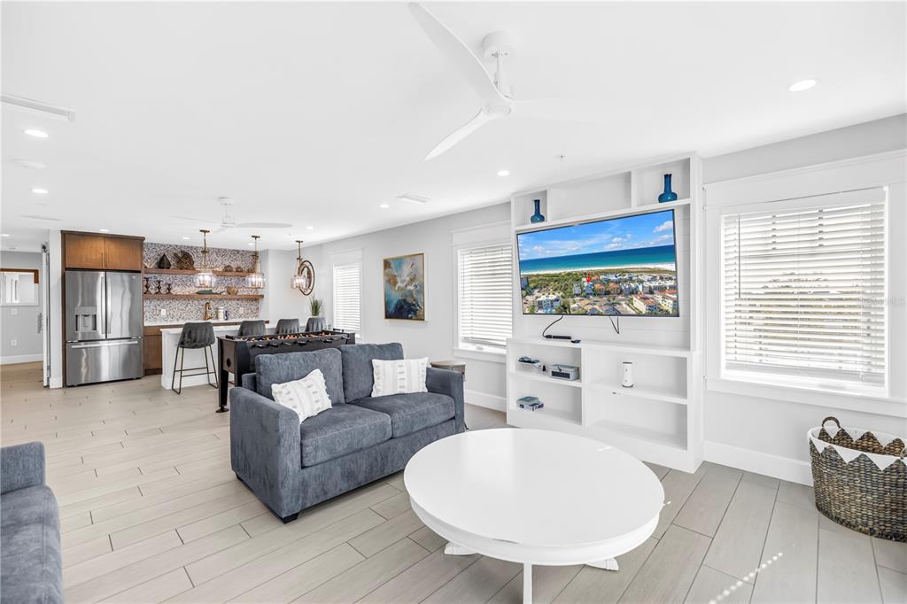 316 Beach Road Sarasota, FL 34242 - Photo 46 of 98 a living room with furniture and a table